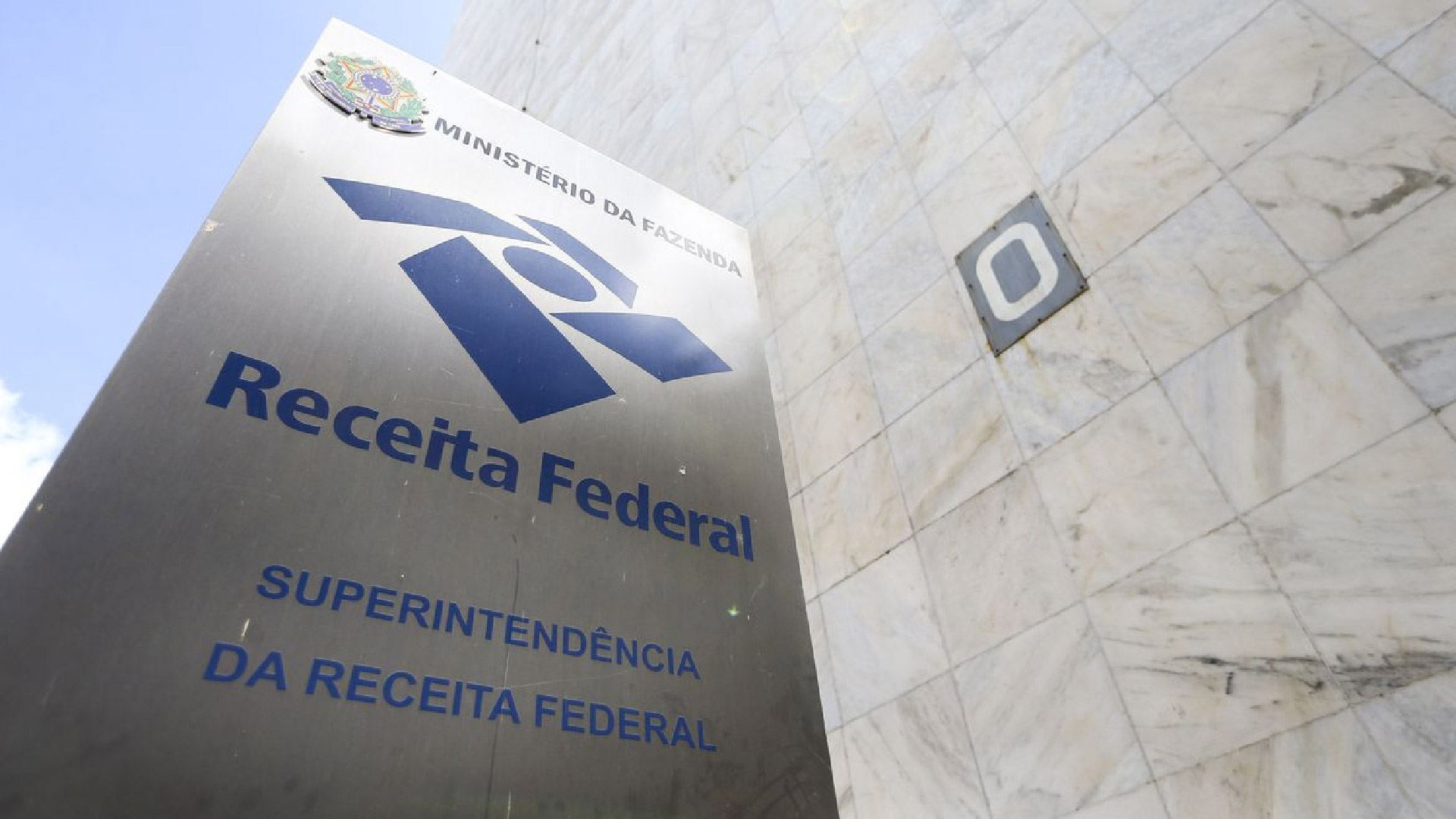 Servidores da Receita anunciam paralisação de 24 horas e podem deflagrar nova greve